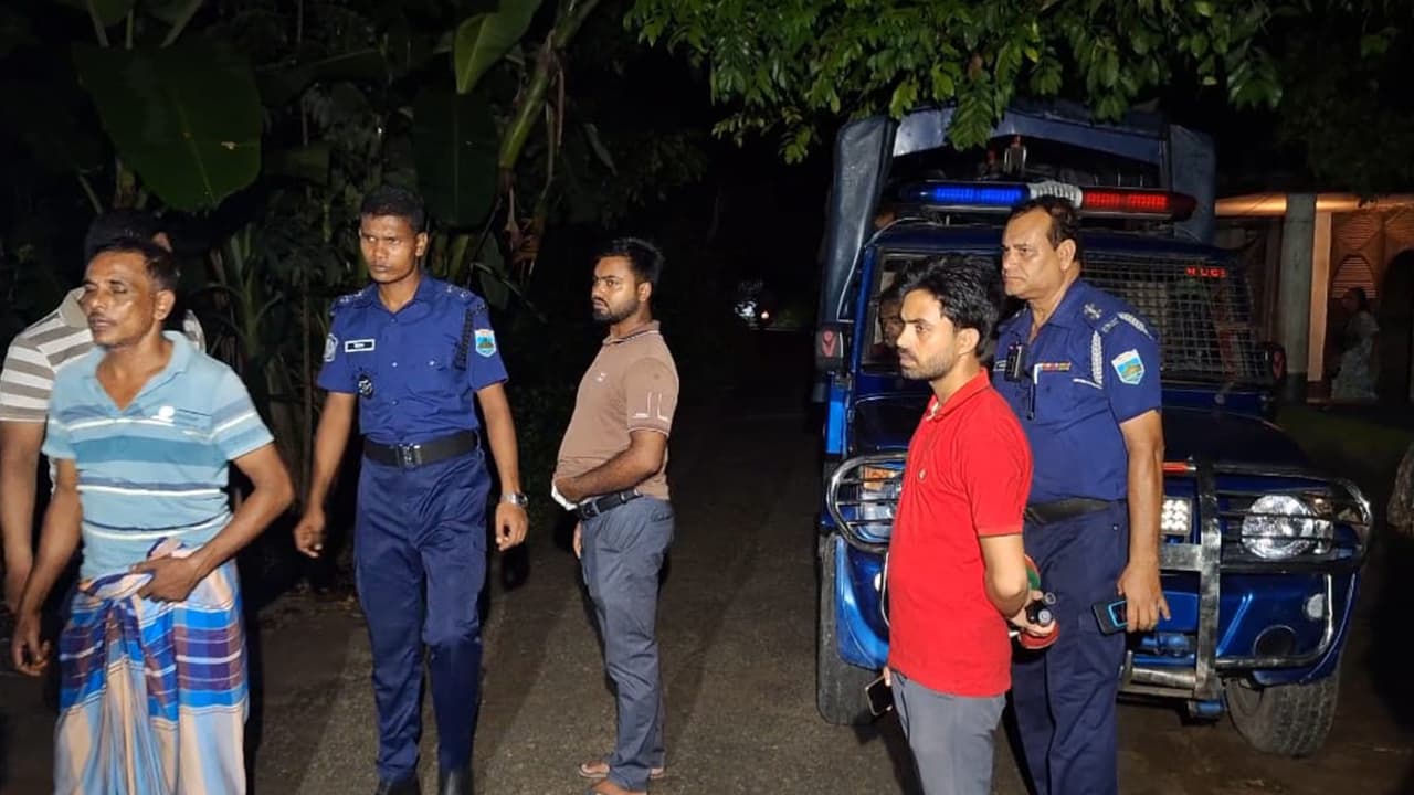 বগুড়ায় সাবেক ইউপি সদস্যকে কুপিয়ে হত্যা