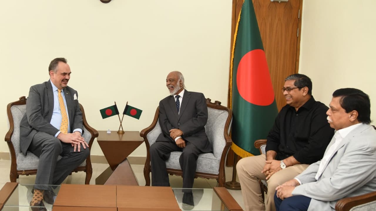 মার্কিন রাষ্ট্রদূতের সঙ্গে স্থানীয় সরকার মন্ত্রীর বৈঠক
