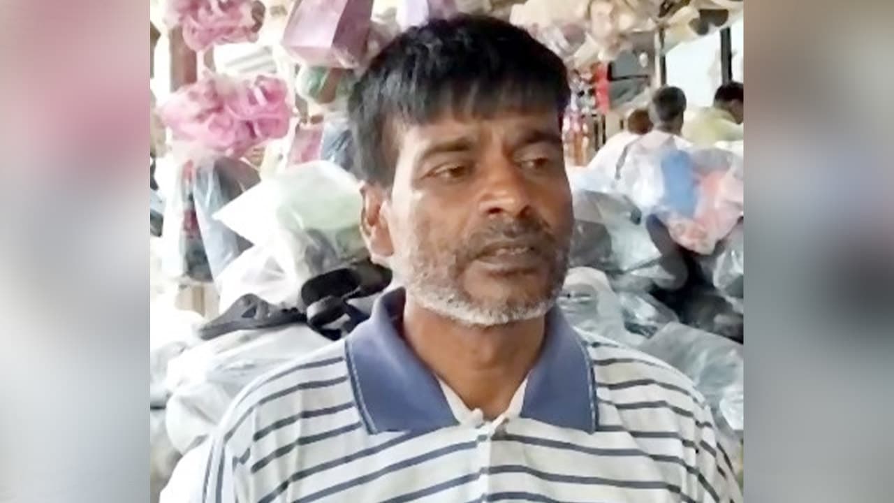 বাড়ি দখলের অভিযোগে জয়পুরহাটে বিএনপি নেতা বহিষ্কৃত