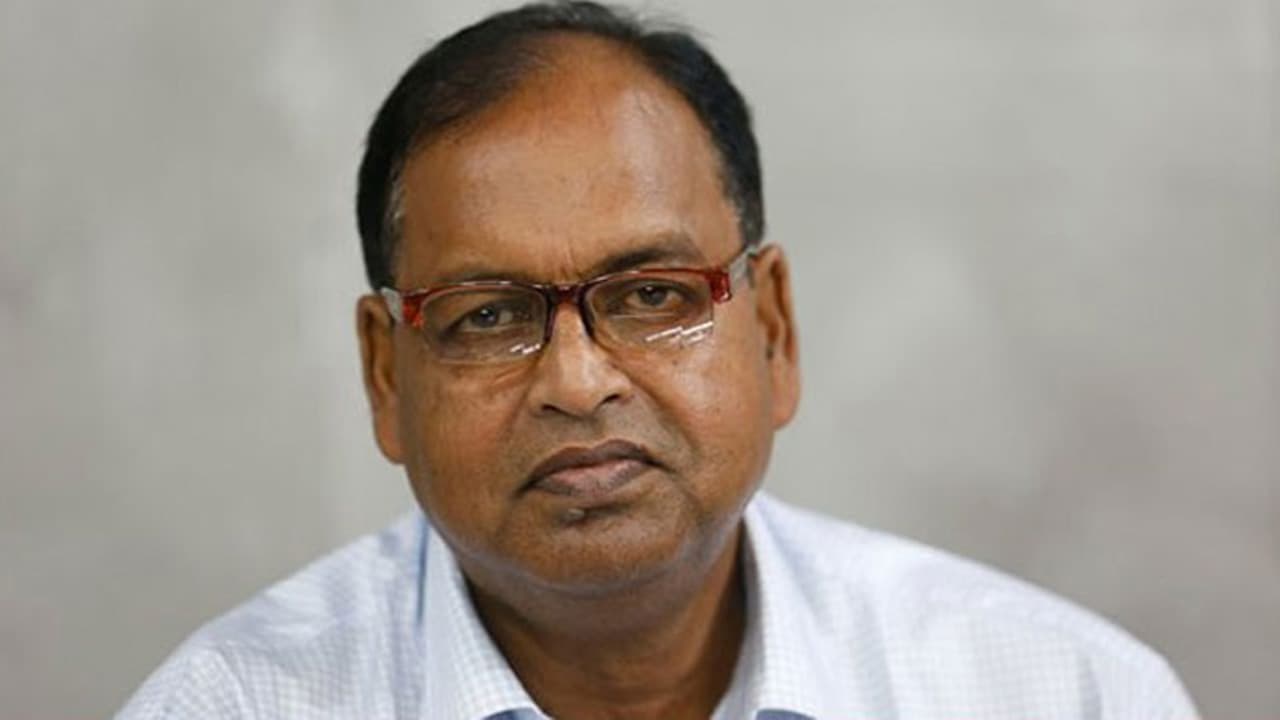 গণতান্ত্রিক সরকার বাধাগ্রস্ত হলে দেশের অস্তিত্বে টান পড়বে: দুদু
