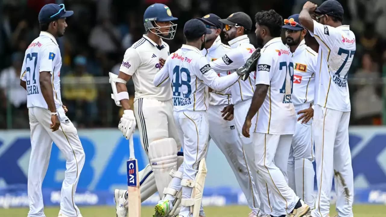 মাঠে অশোভন আচরণের দায়ে জয়সওয়াল ও ফার্নান্ডোর জরিমানা