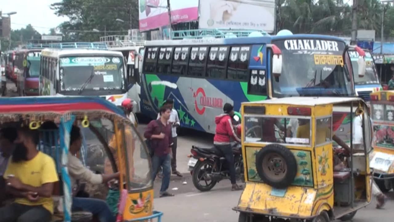 বরিশালে বাস ধর্মঘট প্রত্যাহার, চলাচল স্বাভাবিক