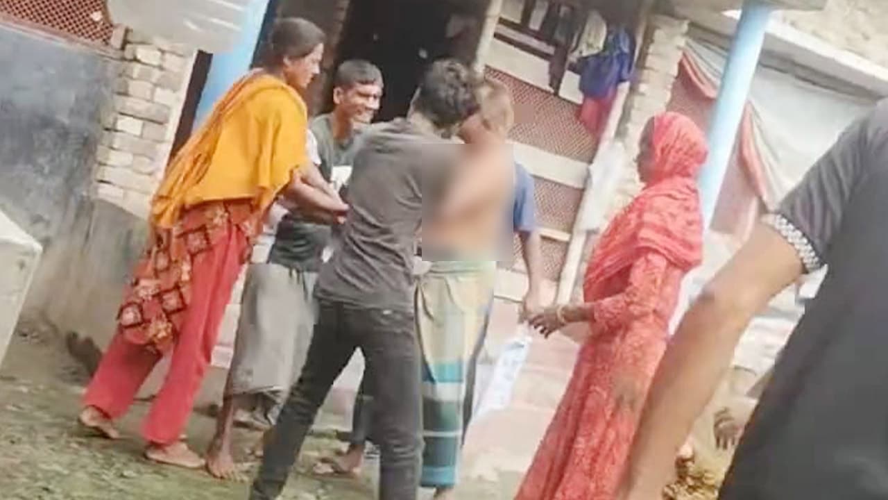বাবার লাশ রেখে ২ ভাইয়ের মারামারি, পুলিশের সহায়তায় দাফন