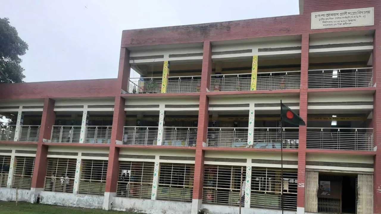 সহকর্মীর স্ত্রীর সঙ্গে পরকীয়া, প্রধান শিক্ষক বাধ্যতামূলক অবসর