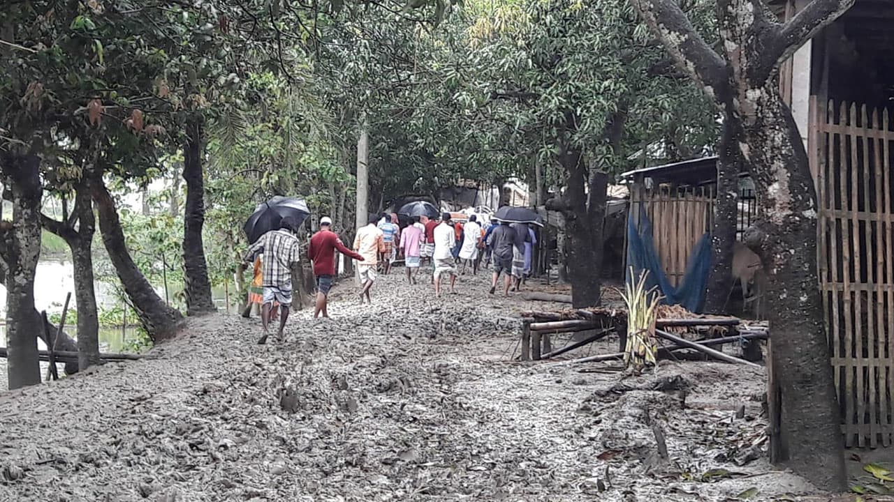 পাবনার ১০ গ্রামে সেতু ও রাস্তার অভাব