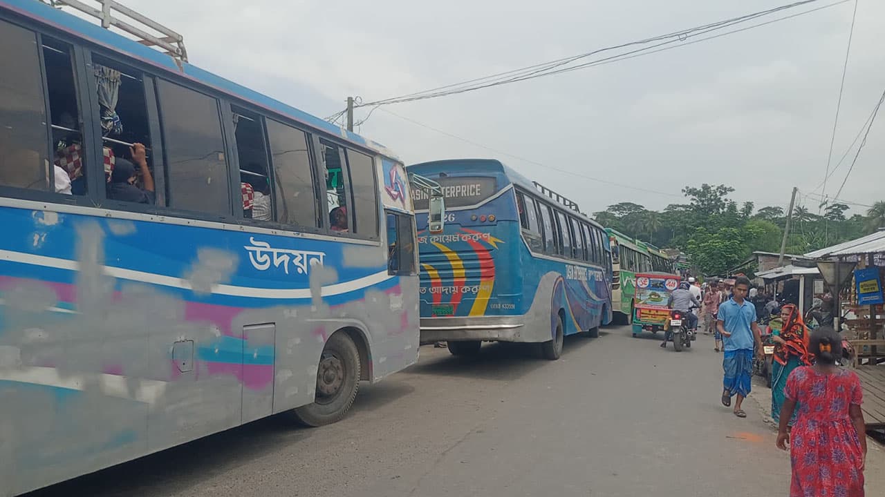 বরিশালে অটোচালকদের ধর্মঘটে লোকাল বাস চলাচল বন্ধ