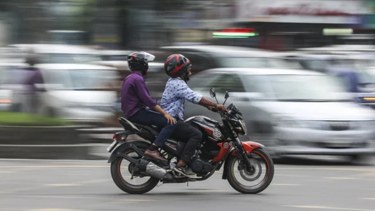 ৩৭৫ সিসি পর্যন্ত মোটরসাইকেল আমদানির অনুমতি