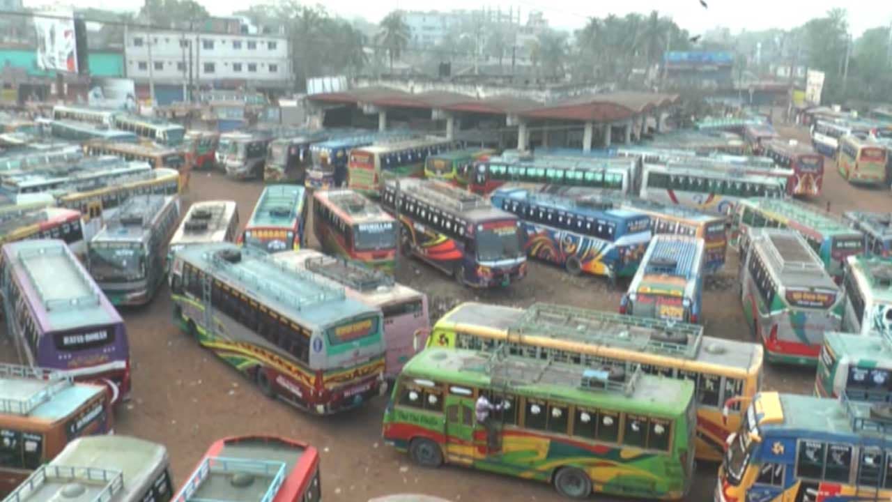 বরিশালে ফের বাস ধর্মঘট, মহাসড়ক অবরোধ
