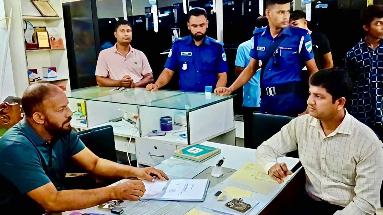ইলেকট্রিক শোরুমের আড়ালে অবৈধ আইসক্রিম কারখানা, জরিমানা ৩০ হাজার