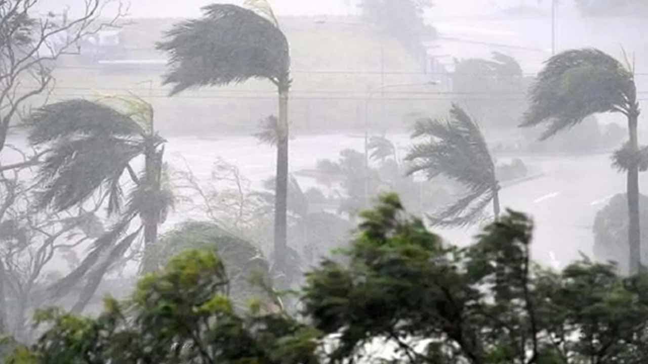 পাঁচ অঞ্চলে ঝড়ের পূর্বাভাস, নৌবন্দরগুলোতে ১ নম্বর সতর্কবার্তা