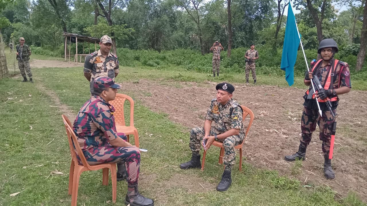 বিএসএফ-এর দুঃখ প্রকাশের পর অস্ত্র ও ওয়াকিটকি ফেরত দিল বিজিবি
