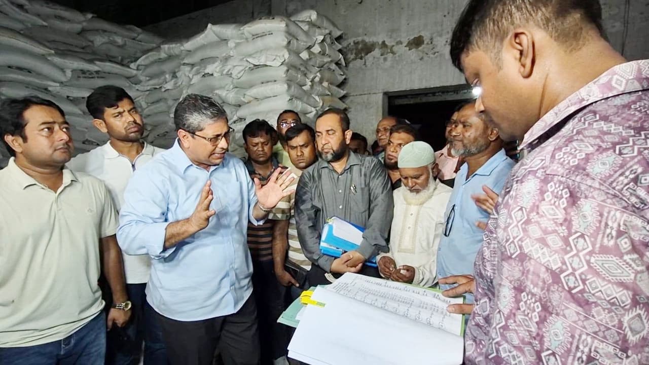 ১৫ সেপ্টেম্বরের মধ্যে সব জেলায় সার পৌঁছাবে: মীর শাহে আলম