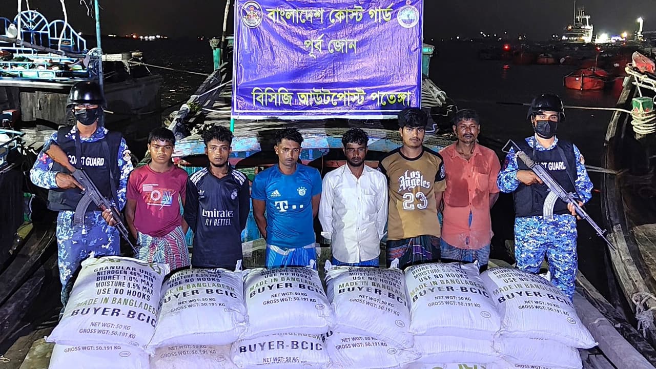 পতেঙ্গায় সিমেন্ট-সারসহ ৬ পাচারকারী আটক