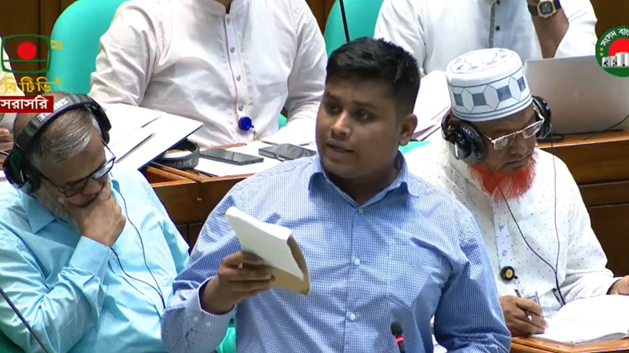 ছয় মাসে আইনশৃঙ্খলা পরিস্থিতি ফিরেছে, নাকি স্বরাষ্ট্রমন্ত্রী ব্যর্থ: জানতে চান হাসনাত