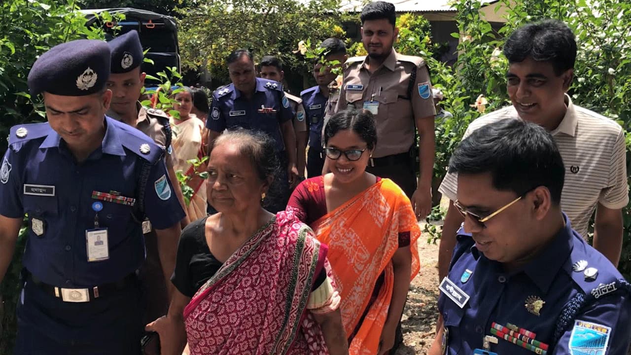 গোপালগঞ্জে পুলিশ সুপারের স্কুল পরিদর্শন ও এমপিওভুক্তির আশ্বাস