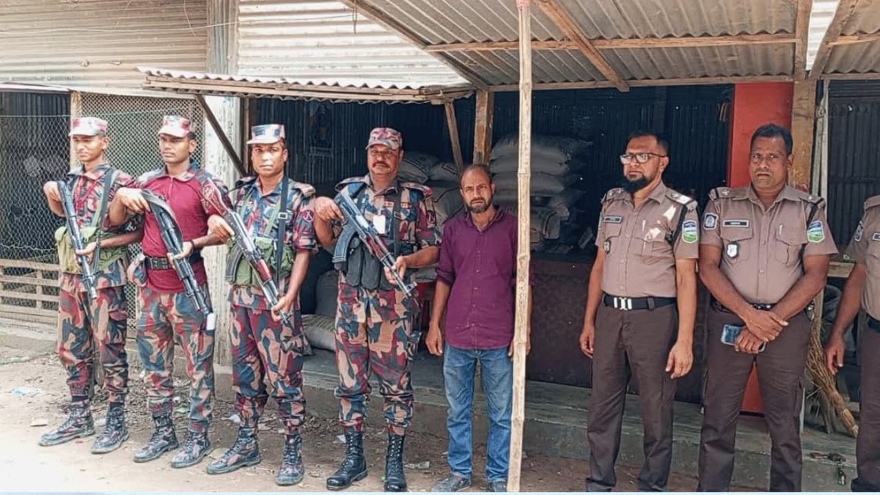 জামালপুরে অবৈধ সার মজুতের দায়ে ব্যবসায়ীর ৫০ হাজার টাকা জরিমানা