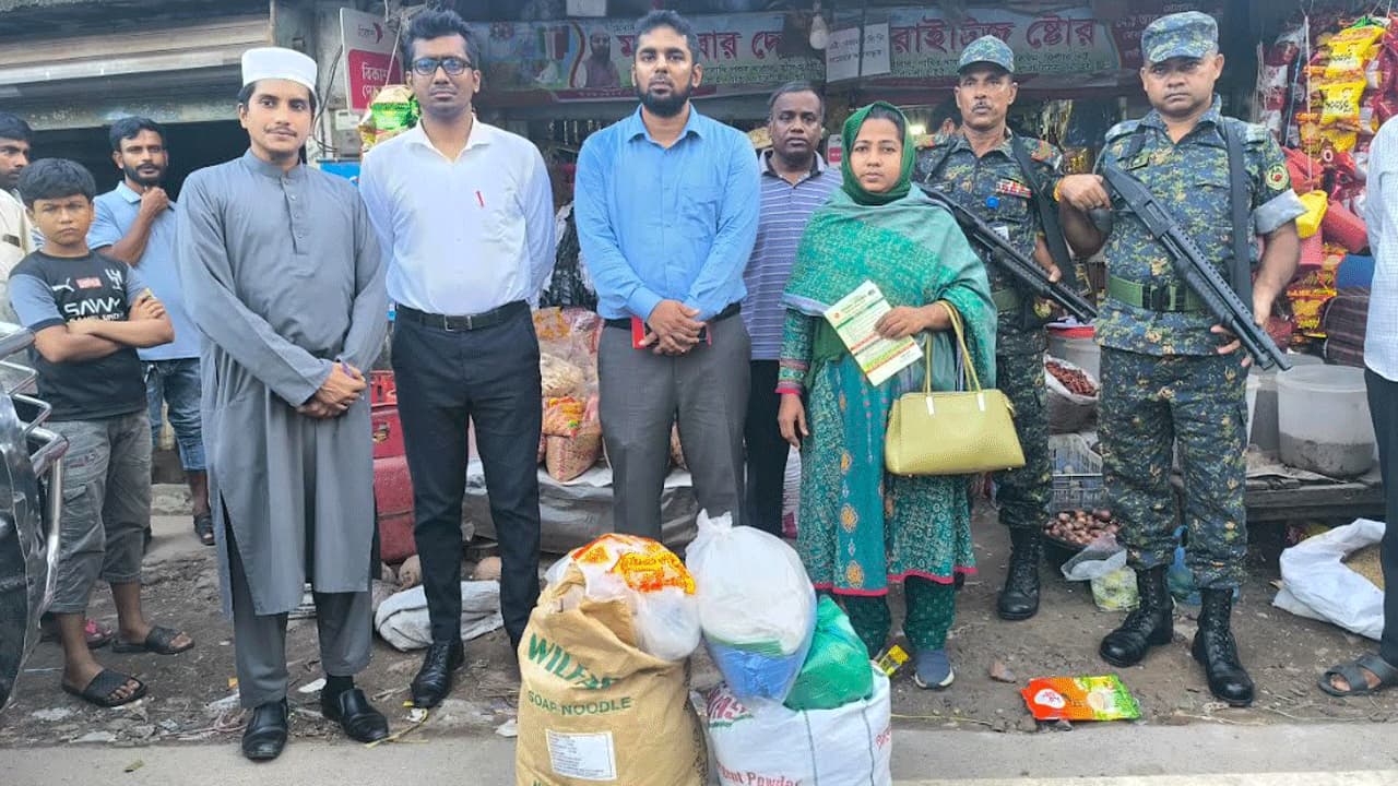 ঝালকাঠিতে নিষিদ্ধ পলিথিন বিক্রির দায়ে ৪ ব্যবসায়ীর জরিমানা