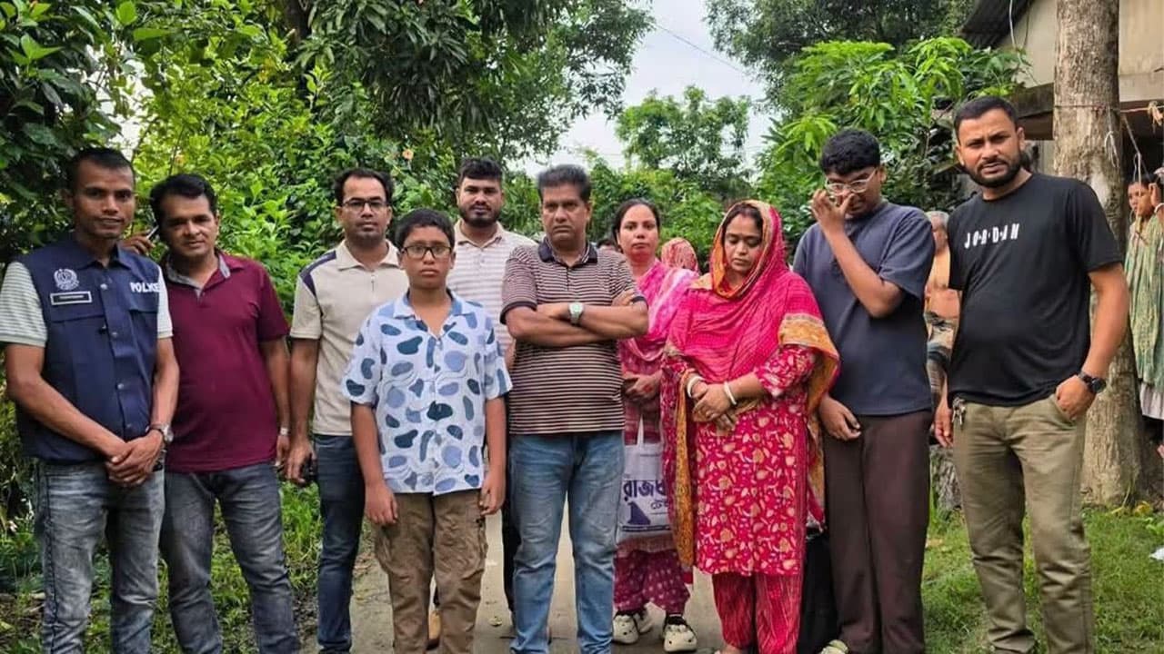 চাঁদপুরে স্বর্ণ ব্যবসায়ী পিন্টু দাসসহ পরিবার আটক