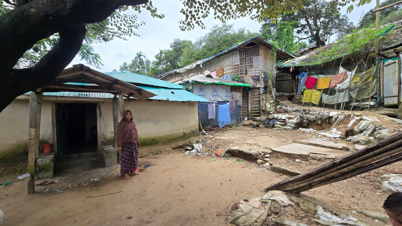 রোহিঙ্গা ক্যাম্পে গোলাগুলিতে শিশু নিহত, আহত ৬