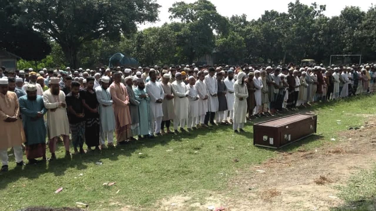 সৌদি অগ্নিকাণ্ডে নিহত নাটোরের রবিউলের দাফন সম্পন্ন