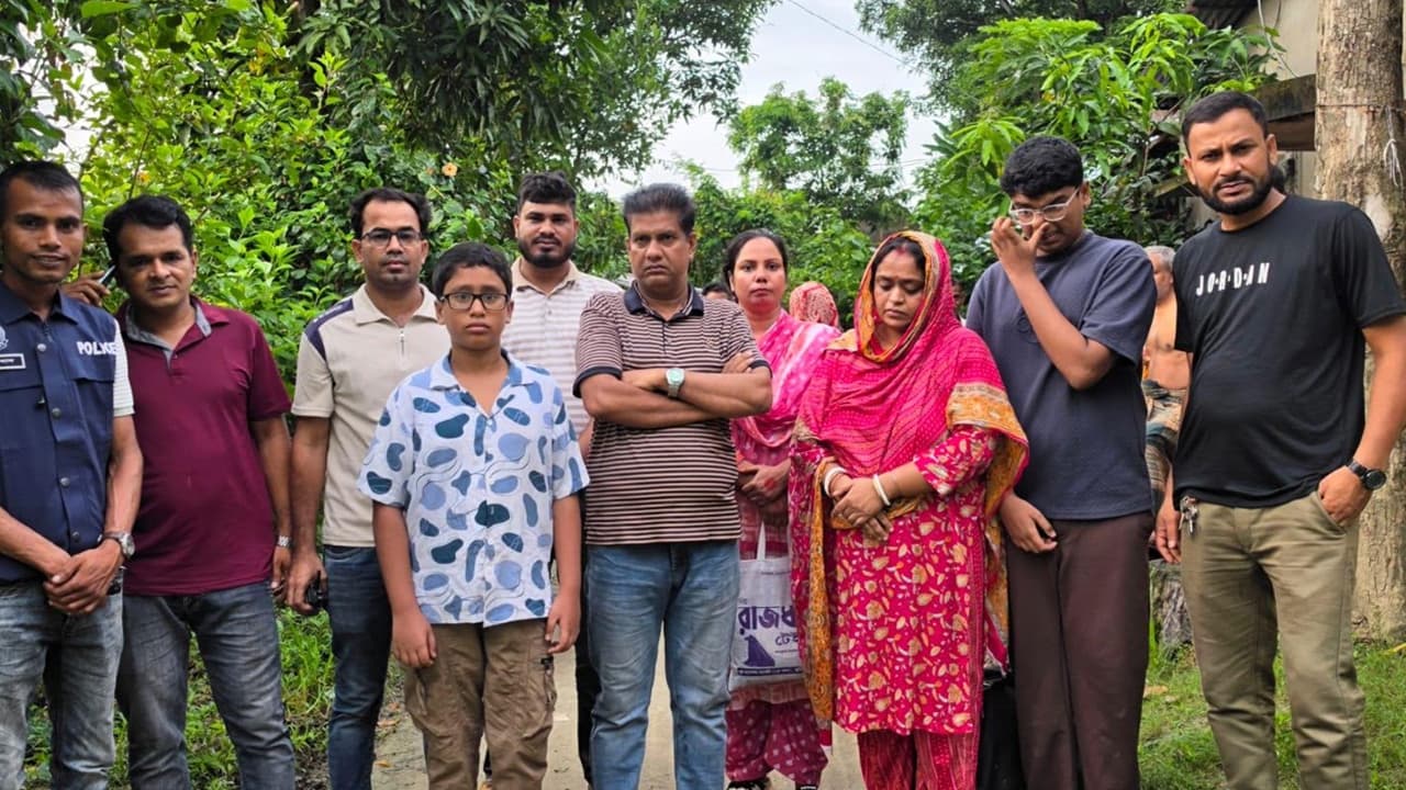 চাঁদপুরের স্বর্ণ ব্যবসায়ী পিন্টু দাসসহ পরিবার আটক