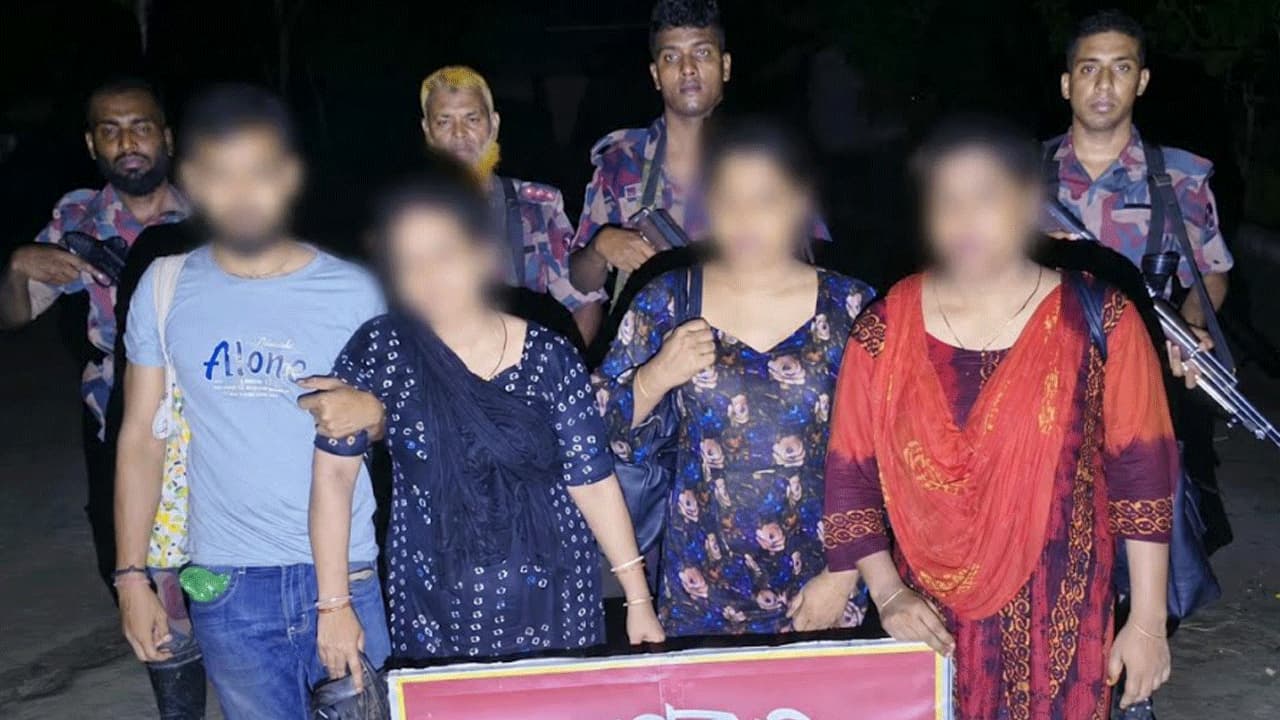 মহেশপুর সীমান্তে অবৈধ প্রবেশ চেষ্টাকালে ৪ জন আটক