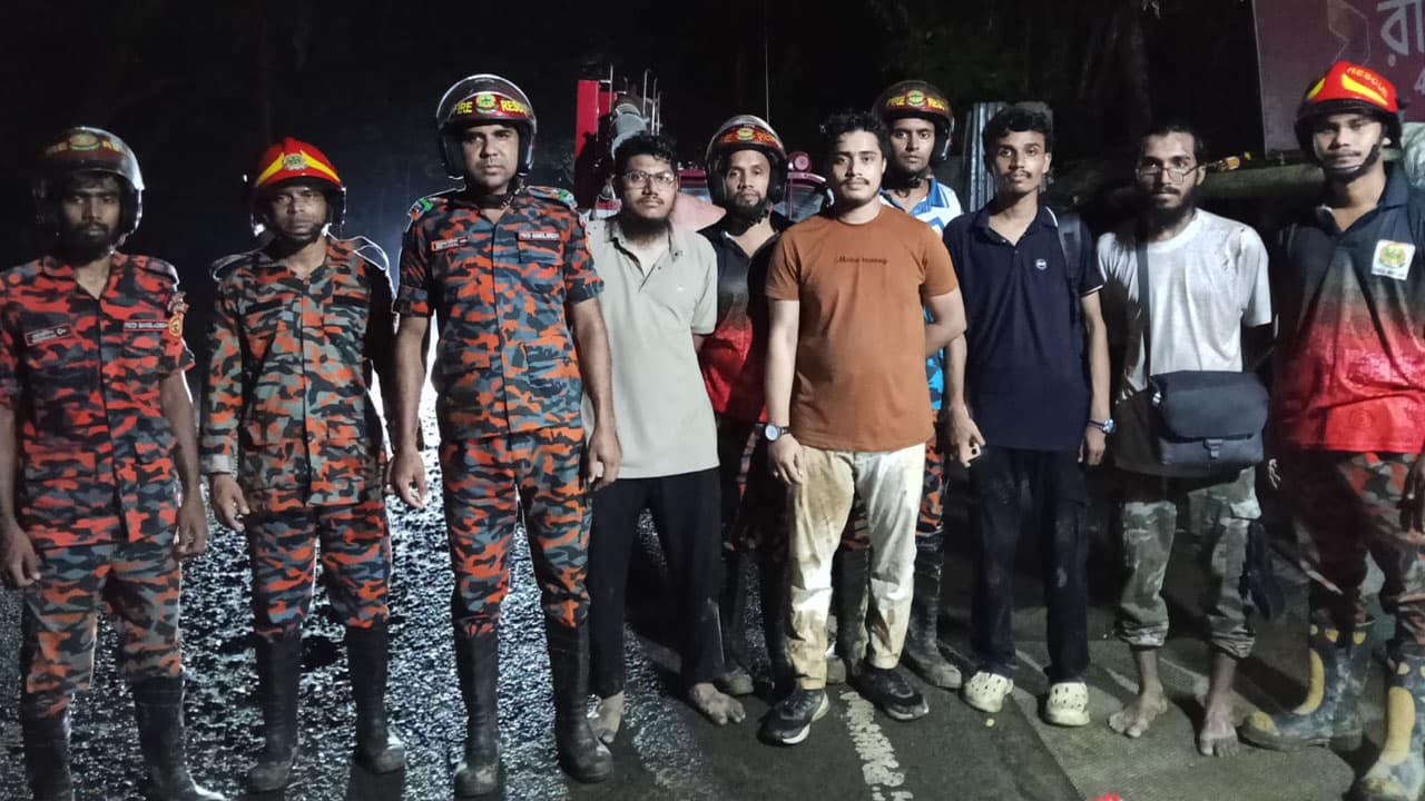 কাপ্তাই সীতাপাহাড়ে হাইকিংয়ে পথ হারিয়ে চার পর্যটক উদ্ধার