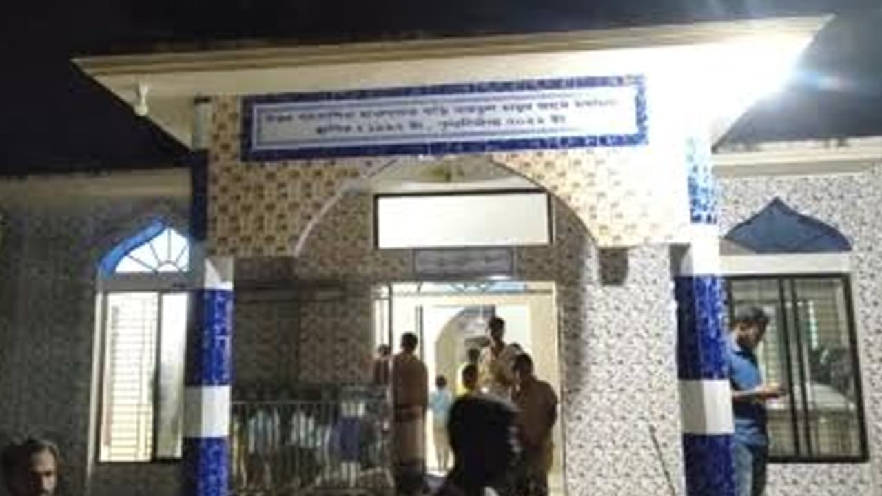 দুমকি মসজিদে মুয়াজ্জিনের লাশ উদ্ধার
