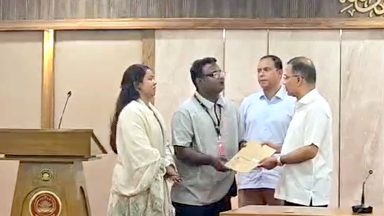 প্রধানমন্ত্রী গুম-খুন ও জুলাই শহীদ পরিবারের ৭৪ জনকে নিয়োগপত্র দিলেন