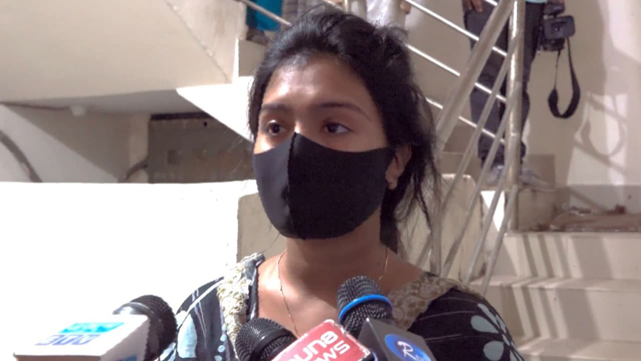 ভাইরাল তরুণী বেঁচে আছেন, মদে অচেতন হয়ে পড়েছিলেন