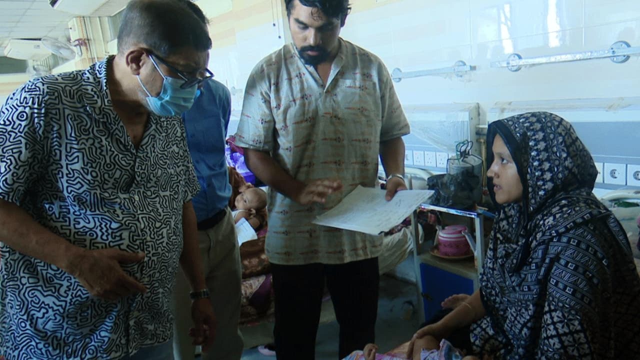 স্বাস্থ্যমন্ত্রীর হবিগঞ্জ হাসপাতাল পরিদর্শন, ফার্মাসিস্ট বদলির নির্দেশ