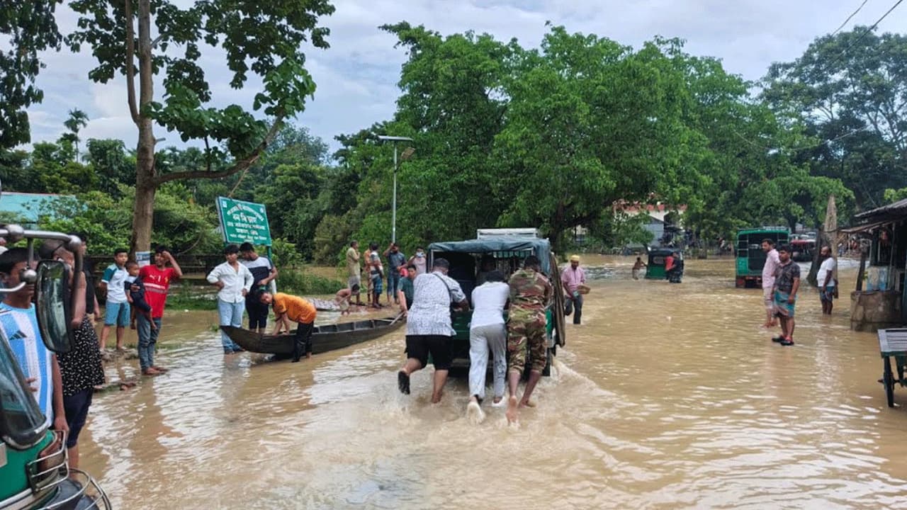 পাহাড়ি ঢলে সাজেক-বাঘাইহাট সড়ক প্লাবিত