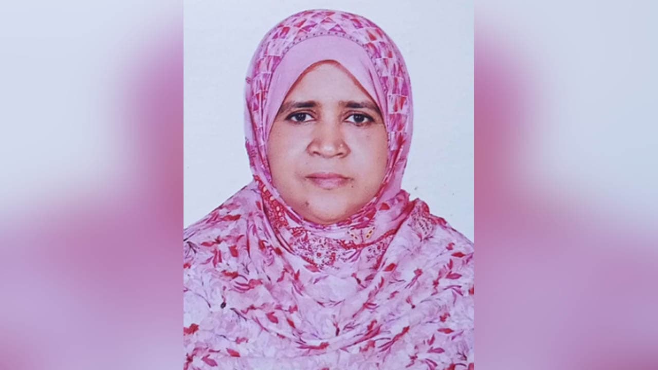 ছিনতাইকারীর টানাটানিতে রিকশা থেকে পড়ে প্রাণ গেল শিক্ষিকার