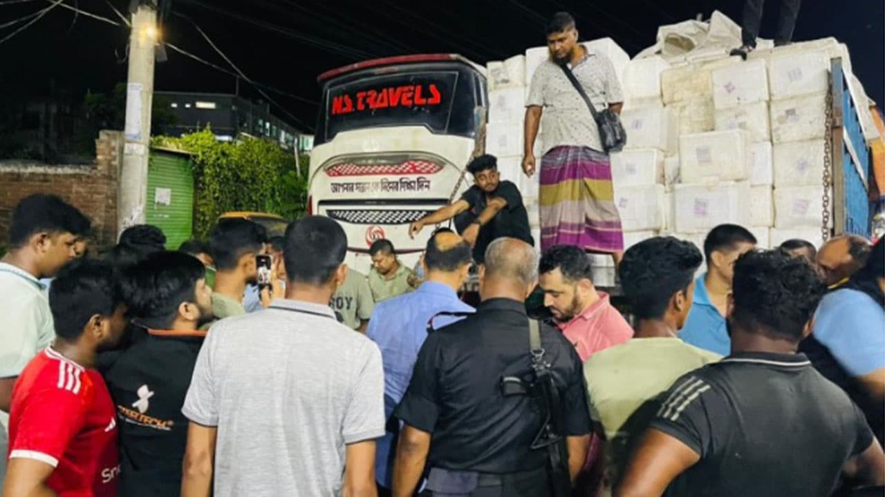যশোরে র‌্যাবের অভিযানে জব্দ ৩৭ কেজি জেলি পুশ চিংড়ি
