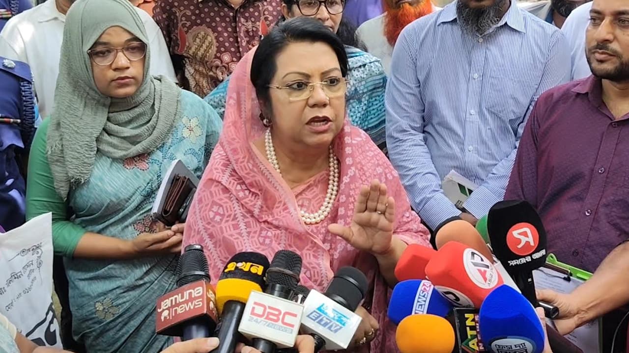 খাদ্যমন্ত্রীর মানিকগঞ্জ গুদাম পরিদর্শন