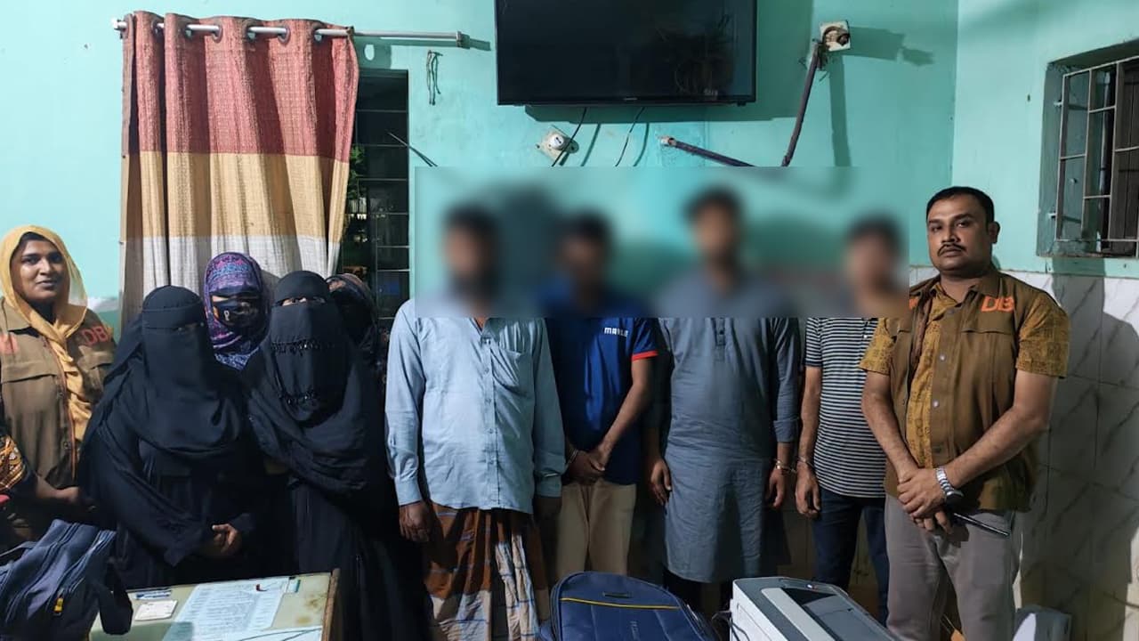 নোয়াখালীতে ডিবির অভিযানে ৮ গ্রেপ্তার