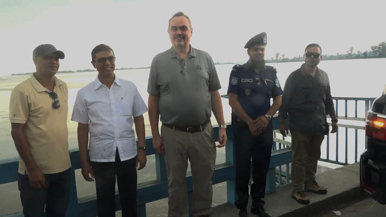 মার্কিন রাষ্ট্রদূতের তিস্তা ব্যারাজ হঠাৎ পরিদর্শন