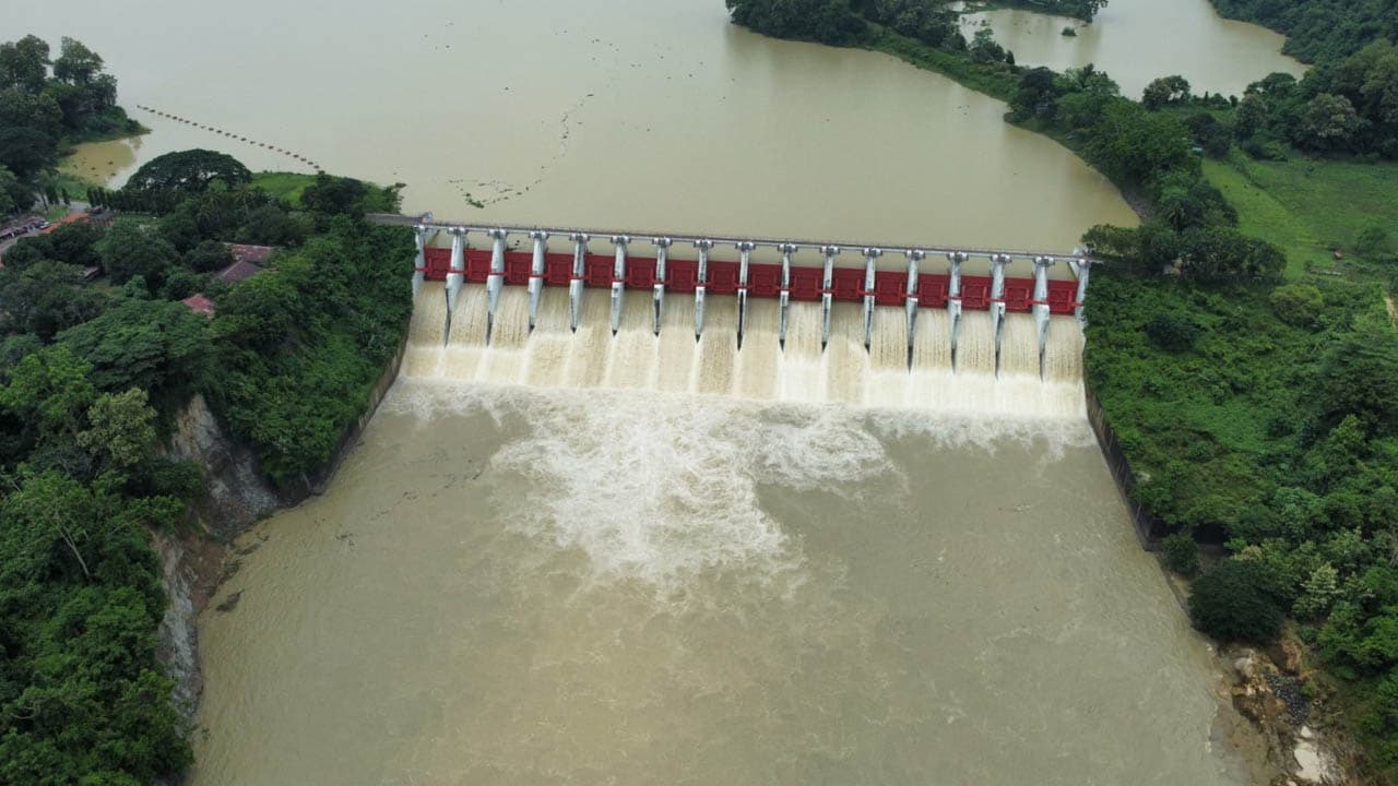 কাপ্তাই হ্রদে পানি বাড়ায় ১৬ জলকপাট খোলা