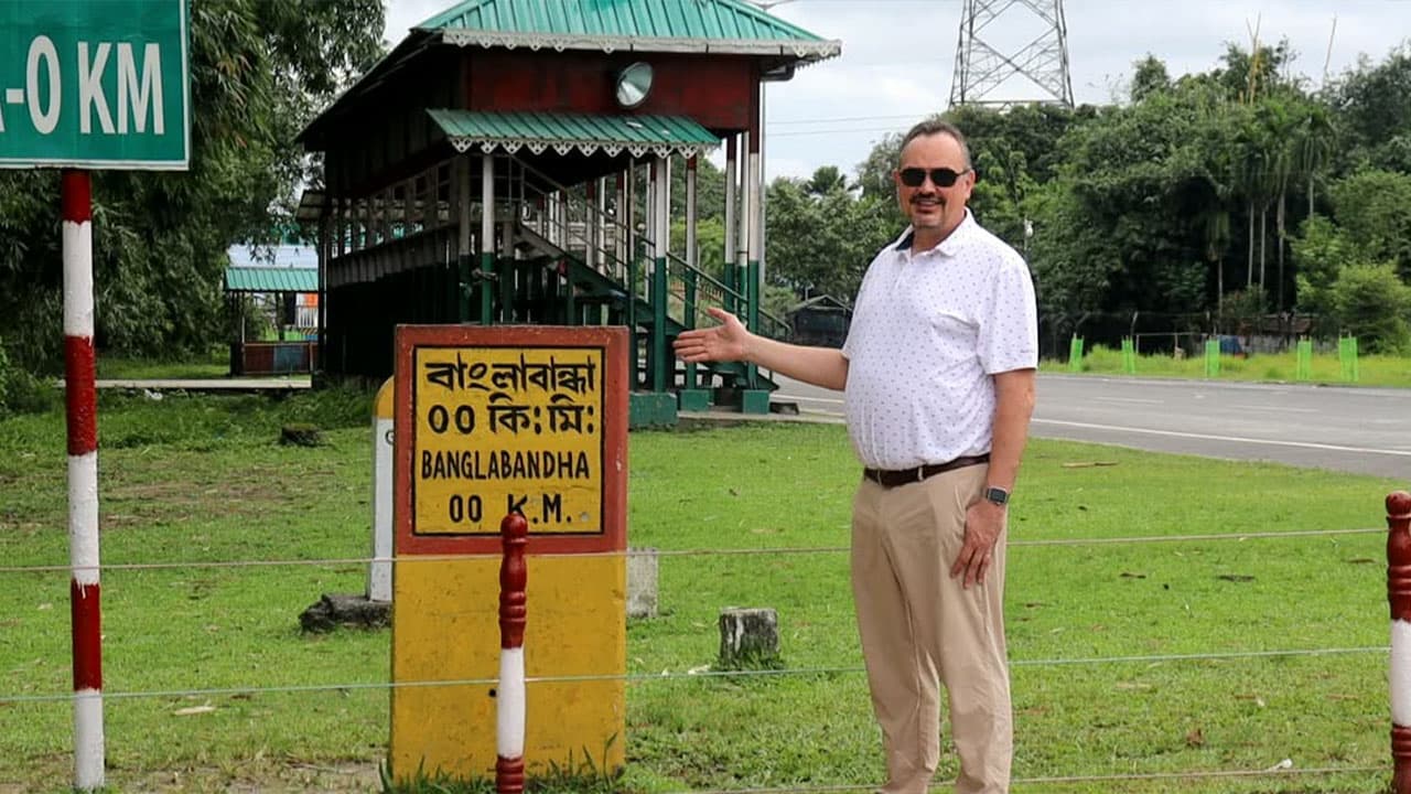 মার্কিন রাষ্ট্রদূতের বাংলাবান্ধা সীমান্ত পরিদর্শন