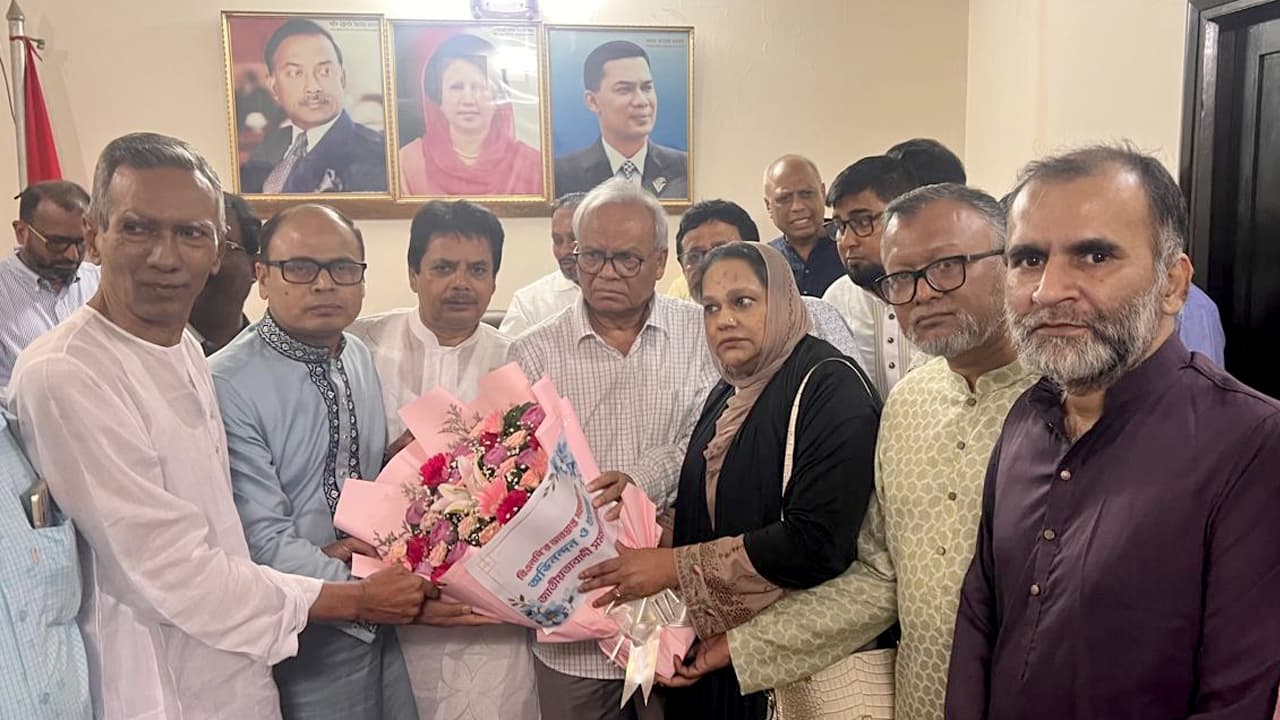 বিএনপি ভারপ্রাপ্ত মহাসচিবকে জোটের ফুলেল শুভেচ্ছা