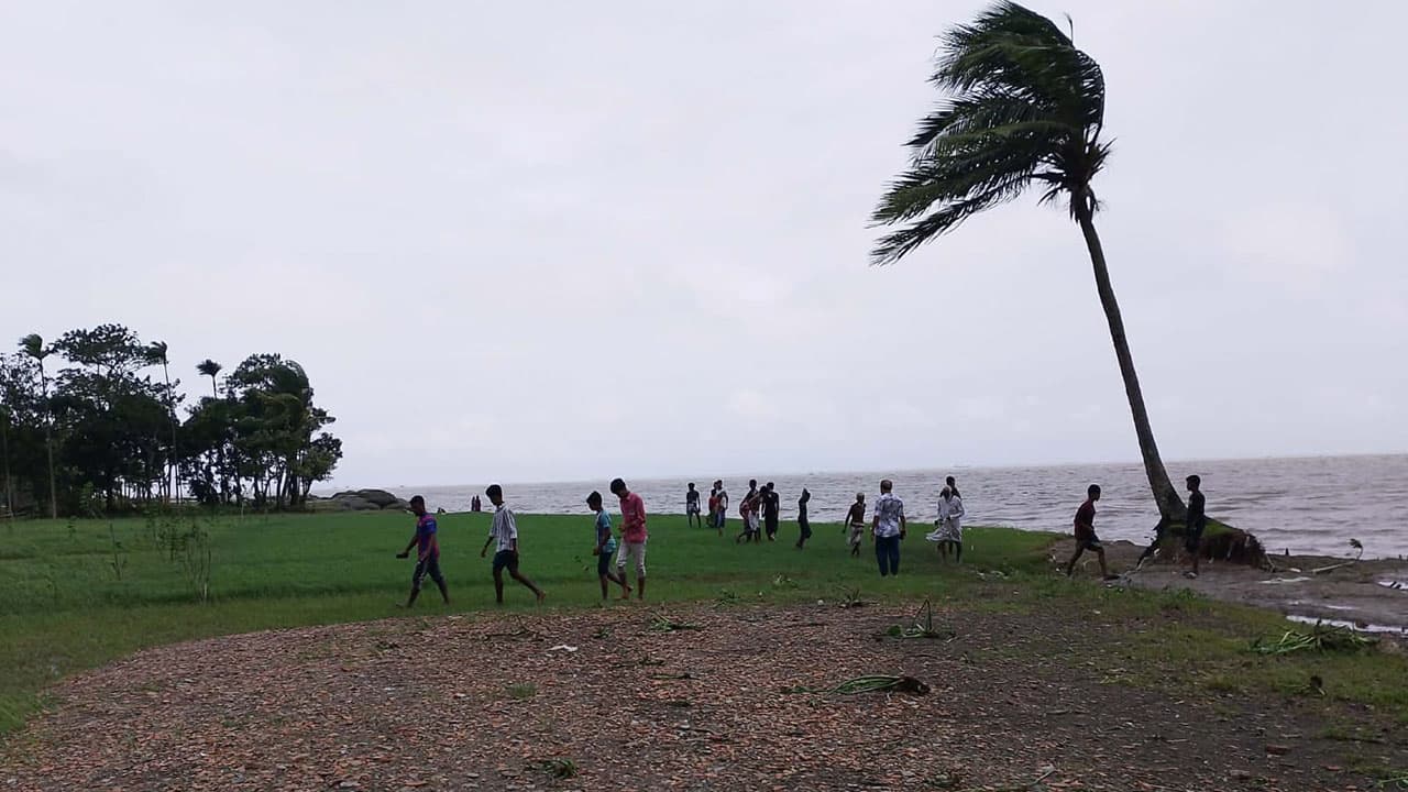 মেঘনা নদীর তীরে অজ্ঞাত মরদেহ উদ্ধার