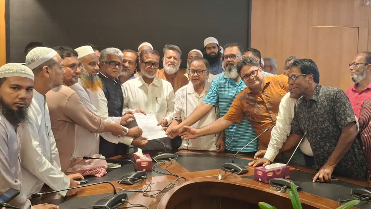 কদমরসুল সেতুর দখলজমি উচ্ছেদে স্মারকলিপি