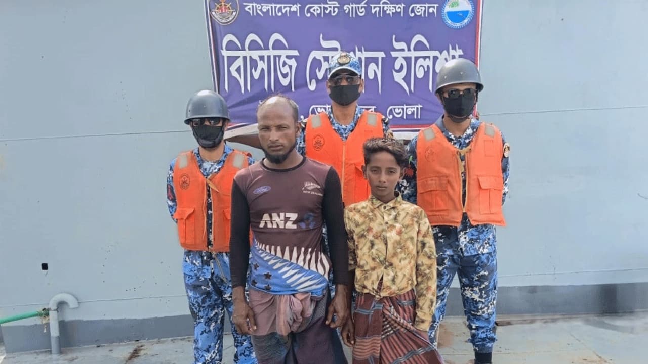 ভোলায় নৌকাডুবি, বাবা-ছেলে জীবিত উদ্ধার