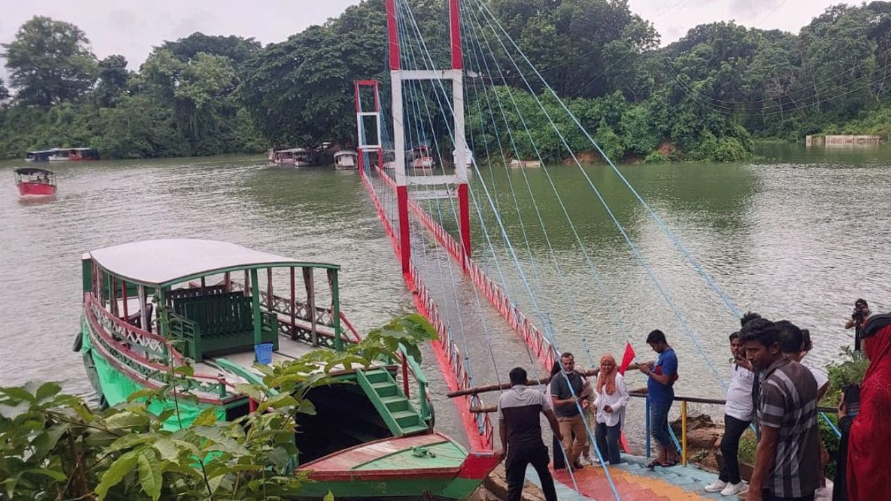 কাপ্তাই হ্রদে ঝুলন্ত সেতু ডুবে পর্যটনে ধস