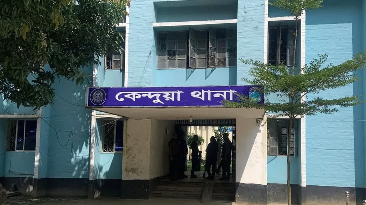 নেত্রকোণায় ট্রাকের চাপায় অটোরিকশাচালকসহ ২ জনের মৃত্যু