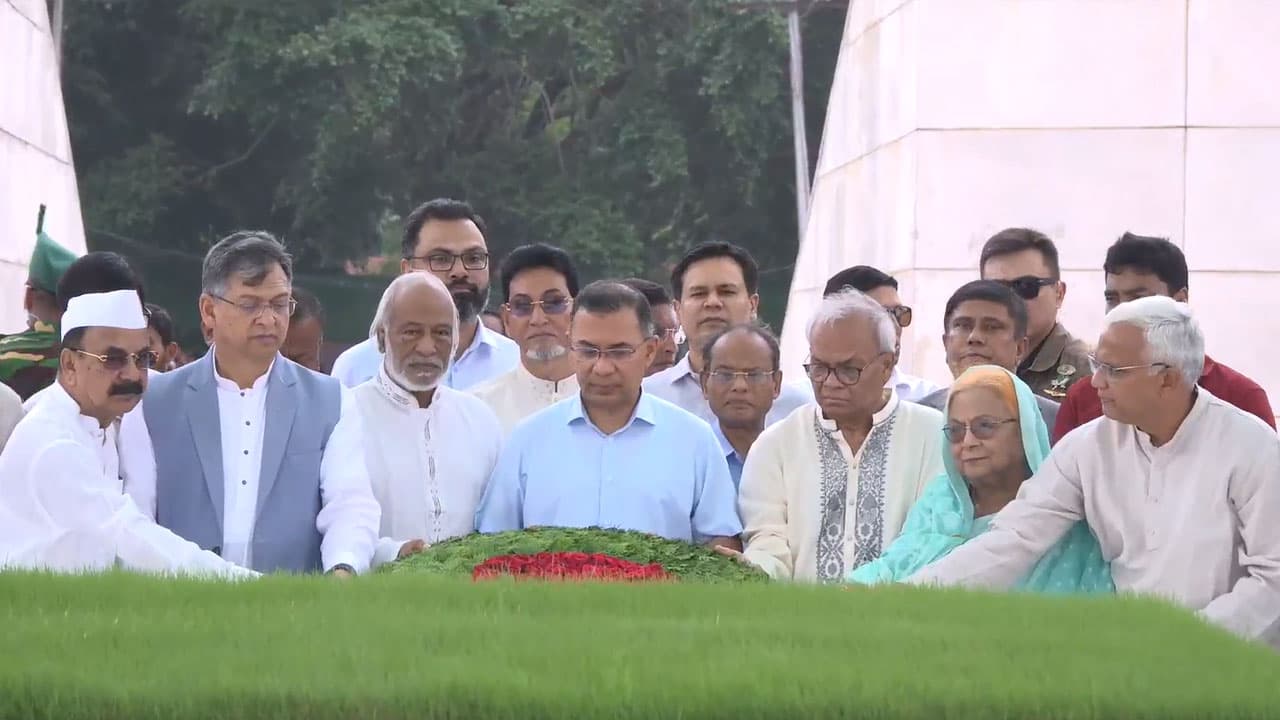 প্রধানমন্ত্রী তারেক রহমান বিএনপি প্রতিষ্ঠাবার্ষিকীতে শ্রদ্ধা নিবেদন করলেন