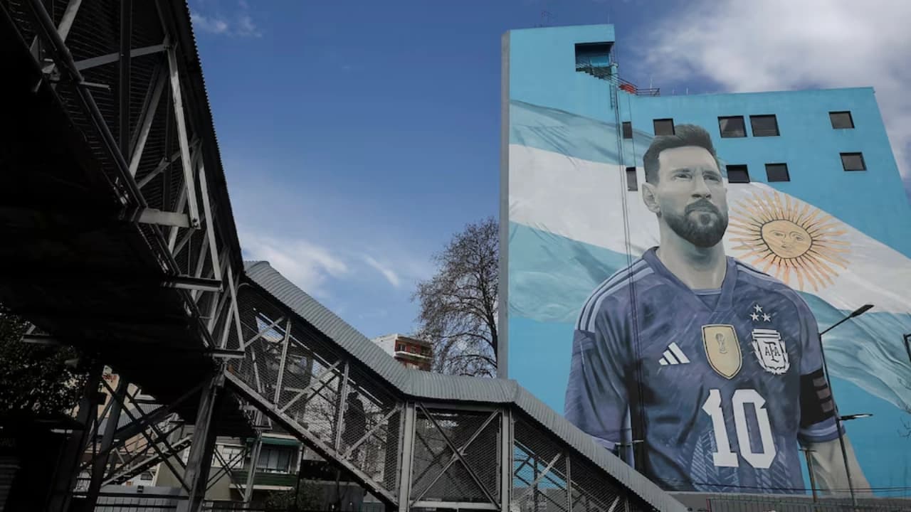 মেসির অবসরে কাঁদছে আর্জেন্টিনা