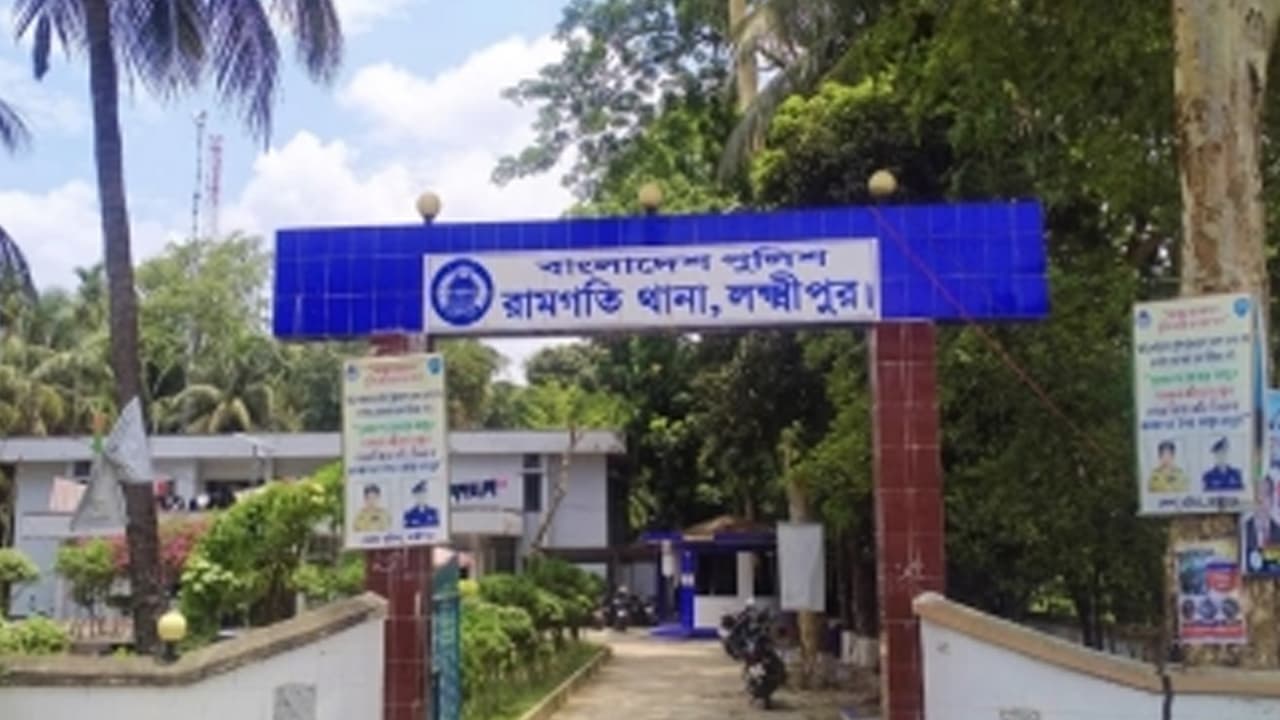 রামগতিতে নারিকেল গাছ থেকে পড়ে কিশোরের মৃত্যু হয়েছে
