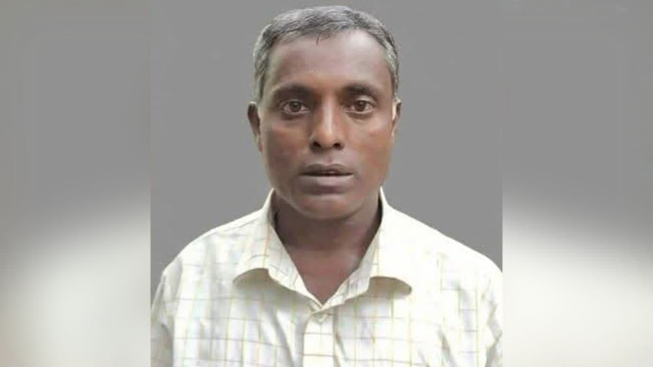 রায়পুরে মসজিদের বিদ্যুৎ লাইন মেরামতকালে পৌর কর্মীর মৃত্যু হয়েছে