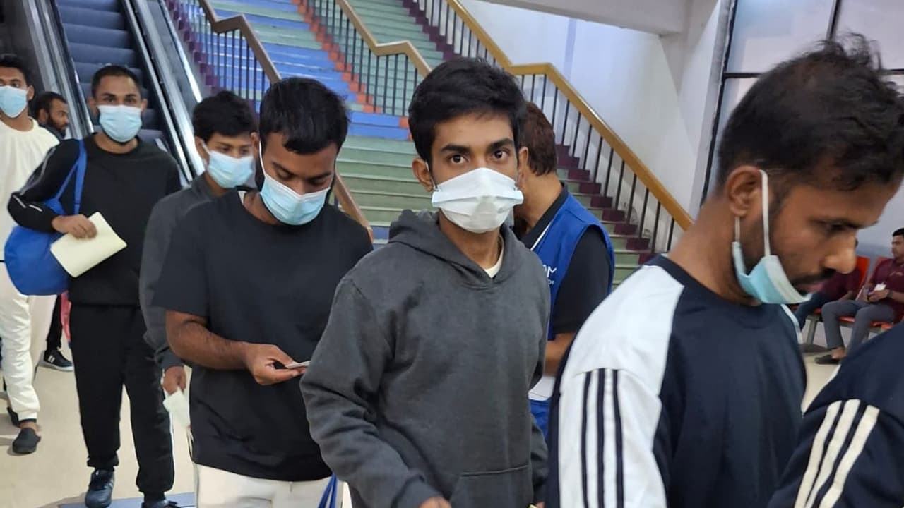 লিবিয়ার বন্দিশালা থেকে ১৭৪ বাংলাদেশি দেশে ফিরলেন